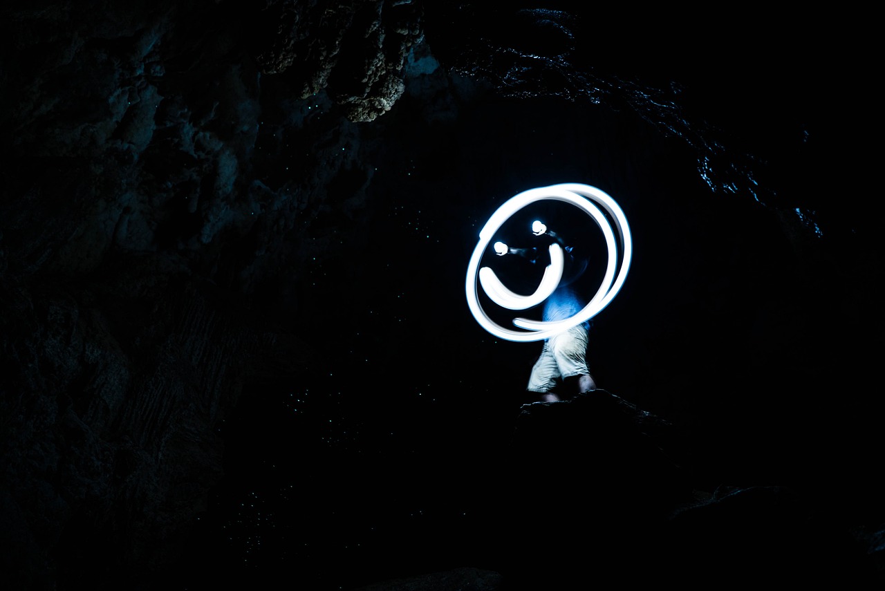 明星與大師，探索光芒背后的差異與共鳴之心聲