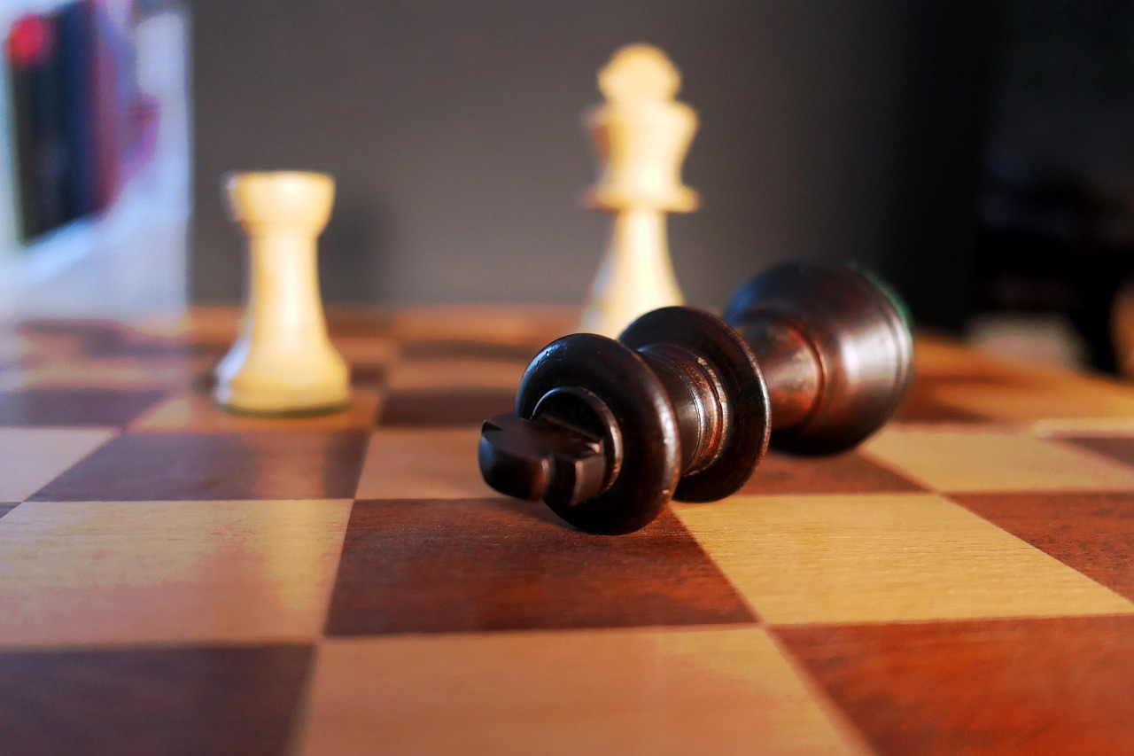 國際象棋大師巔峰對決，智慧與策略的激烈比拼視頻欣賞